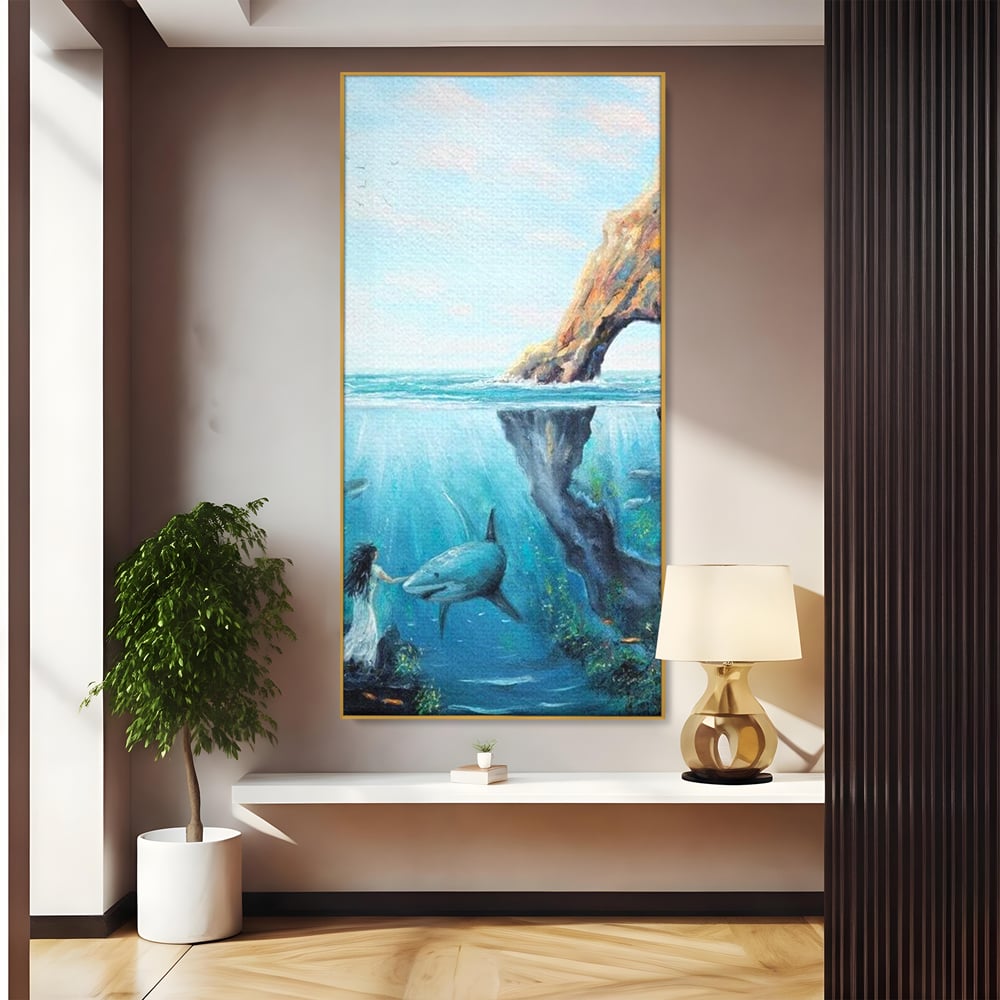 Tablou canvas cu pictura cu femeie si rechin sub apa, in rama de aluminiu auriu